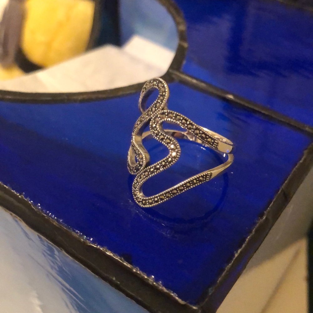 Wavy Ring - Picture 2 of 2